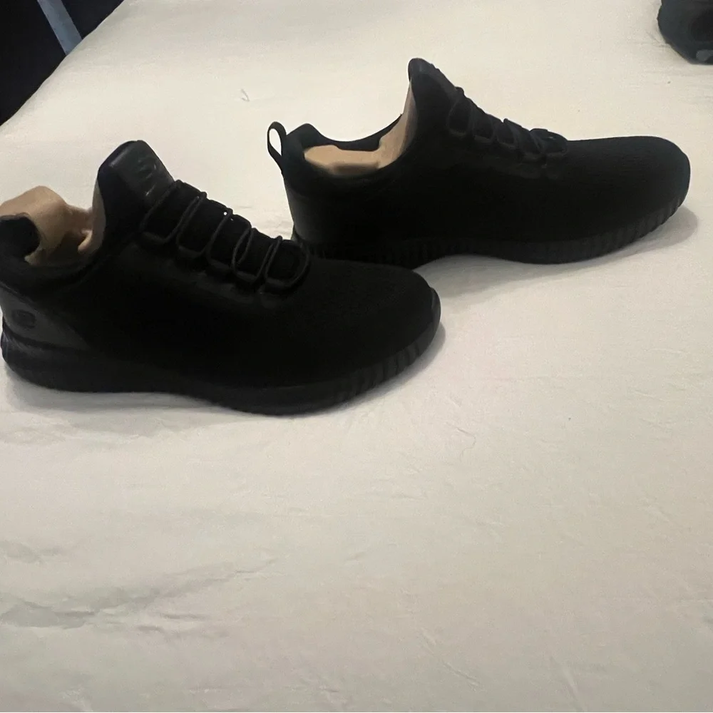 Skechers Black Sneakers with Breathable Mesh and Cushioned Sole none slip - Picture 2 of 3